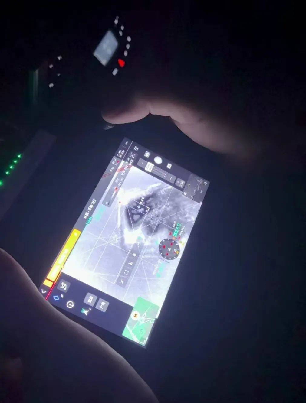 七旬老人在玉米地走失,四枚信号弹照亮归途