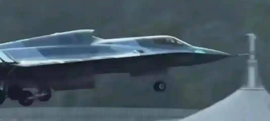 战斗机越造越庞大,歼 - 45 超大个头造型前卫,恰似 “空中巨无霸”