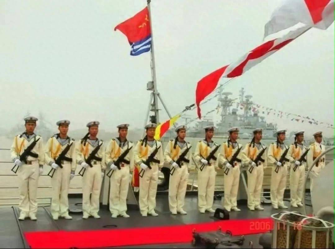 解放军海军装备俄制AKS-74U,为啥不用国产步枪?