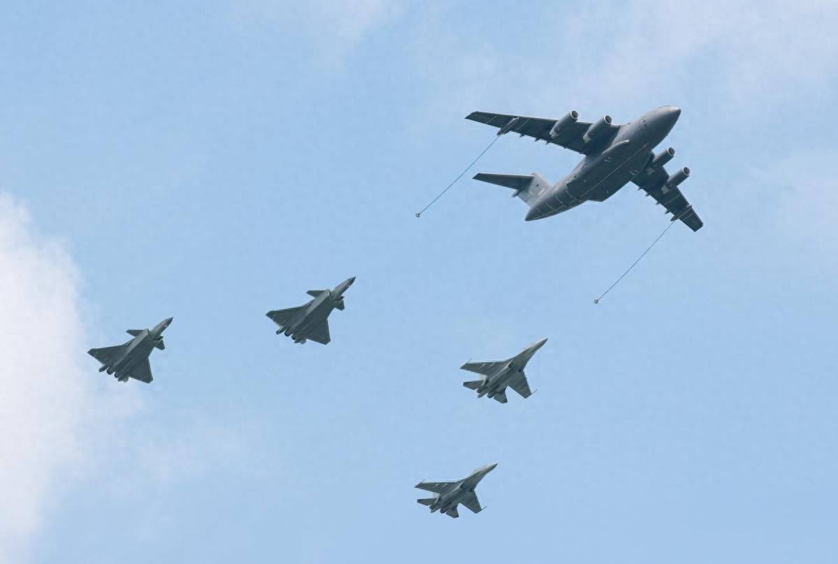 解放军派出加油机,在埃及待20多天才回国,中埃两军要有新活动?