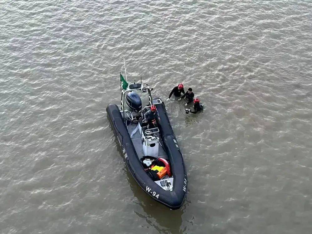 36岁内地男子靠“水下推进器”偷渡至澳门,被海关抓个正着,获刑4个月