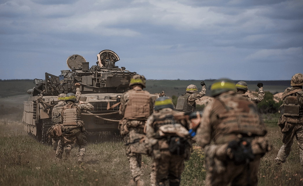 3000公里导弹团灭俄基地?泽连斯基来不及高兴,俄攻入红军城中心