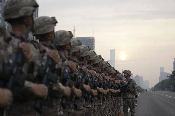 盛大阅兵即将开始,这是今晨的天安门广场!