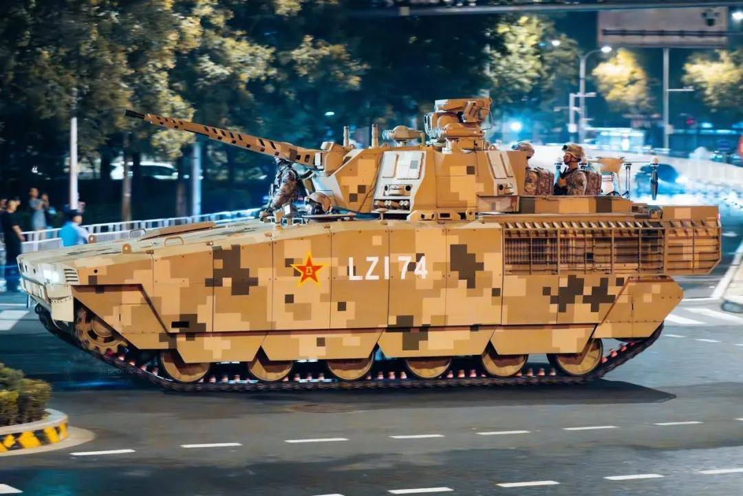 上打无人机,下打坦克!混动电驱!360度全景!100坦克有多厉害?