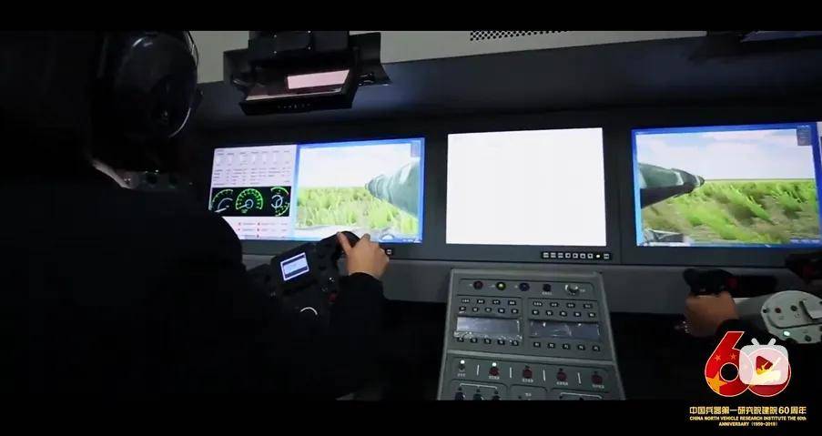 上打无人机,下打坦克!混动电驱!360度全景!100坦克有多厉害?