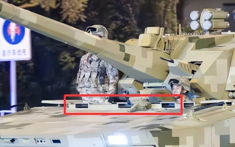 上打无人机,下打坦克!混动电驱!360度全景!100坦克有多厉害?