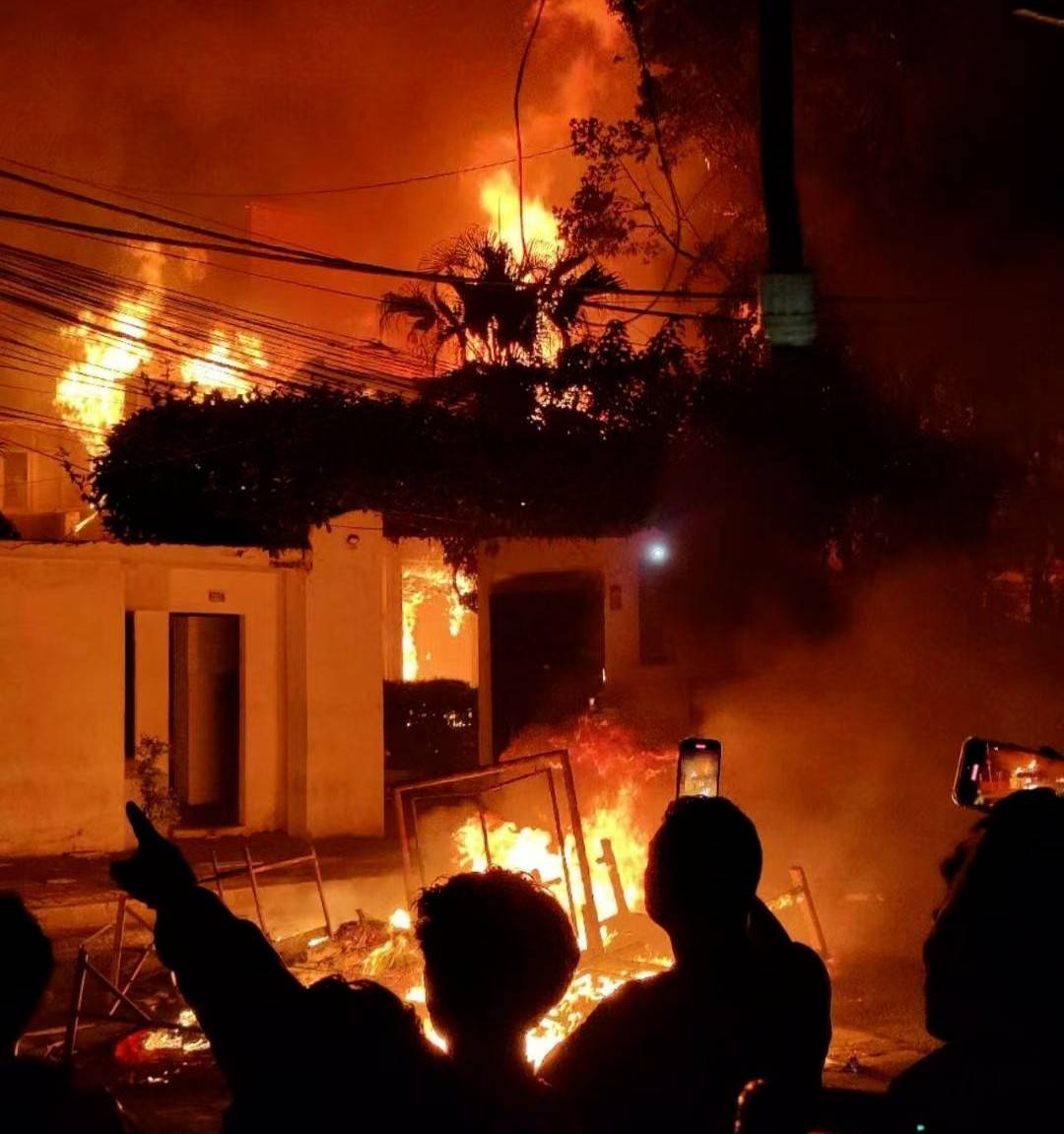 逃离尼泊尔:看到“中国边检”,悬着的心终于放下