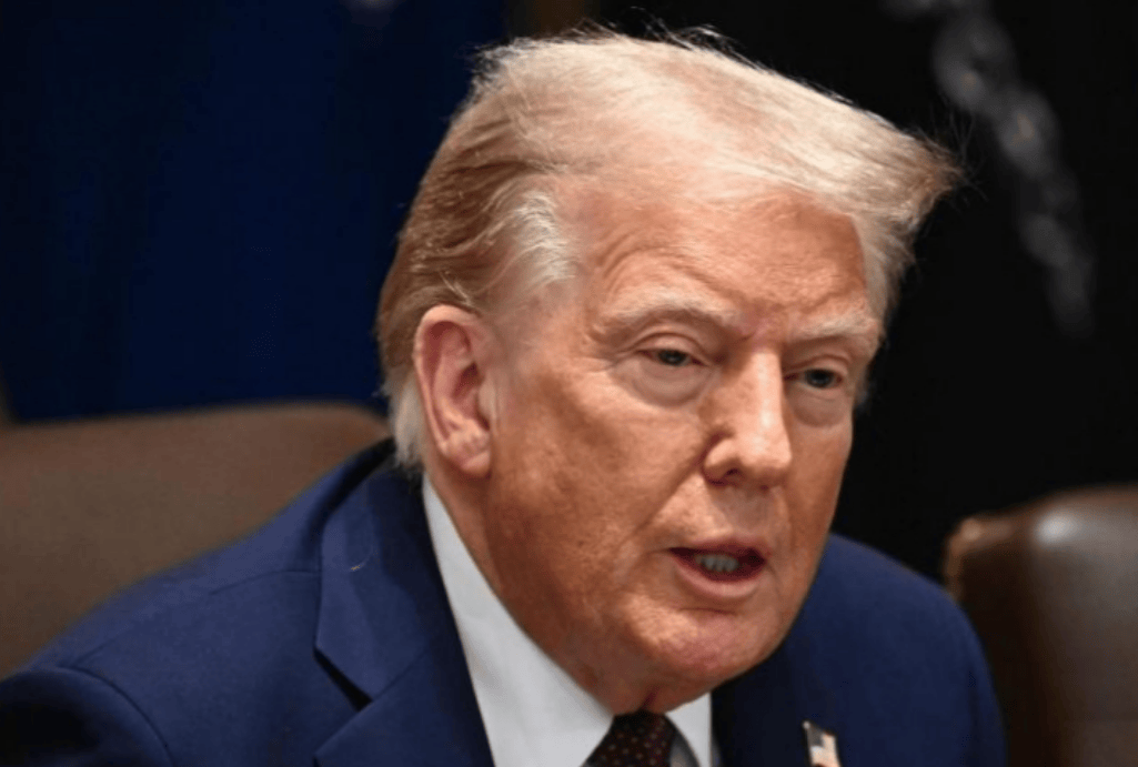 中美谈判交锋6小时后,有消息被迅速爆料:特朗普决定延迟一道禁令