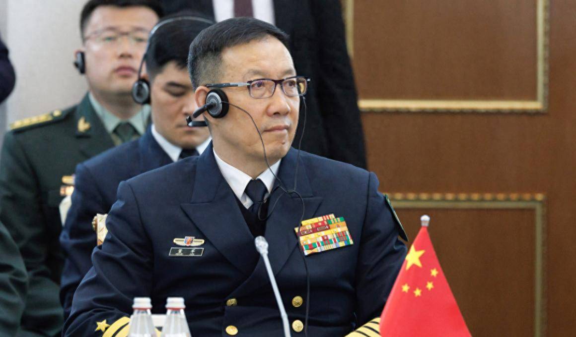 福建舰公布电磁弹射当天,美国代表团在北京,收到解放军一句忠告,值得美方认真领会