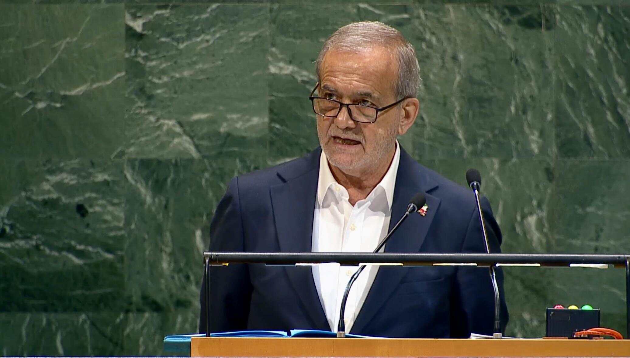 早安!世界丨泽连斯基:乌克兰决定开放武器出口;美国正式公告:征收欧盟汽车15%关税