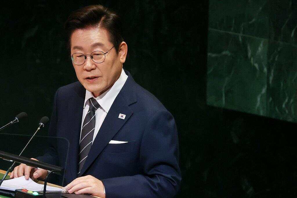 早安!世界丨泽连斯基:乌克兰决定开放武器出口;美国正式公告:征收欧盟汽车15%关税