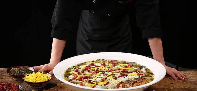 爱教育消费者的太二酸菜鱼,终于开始服软了?