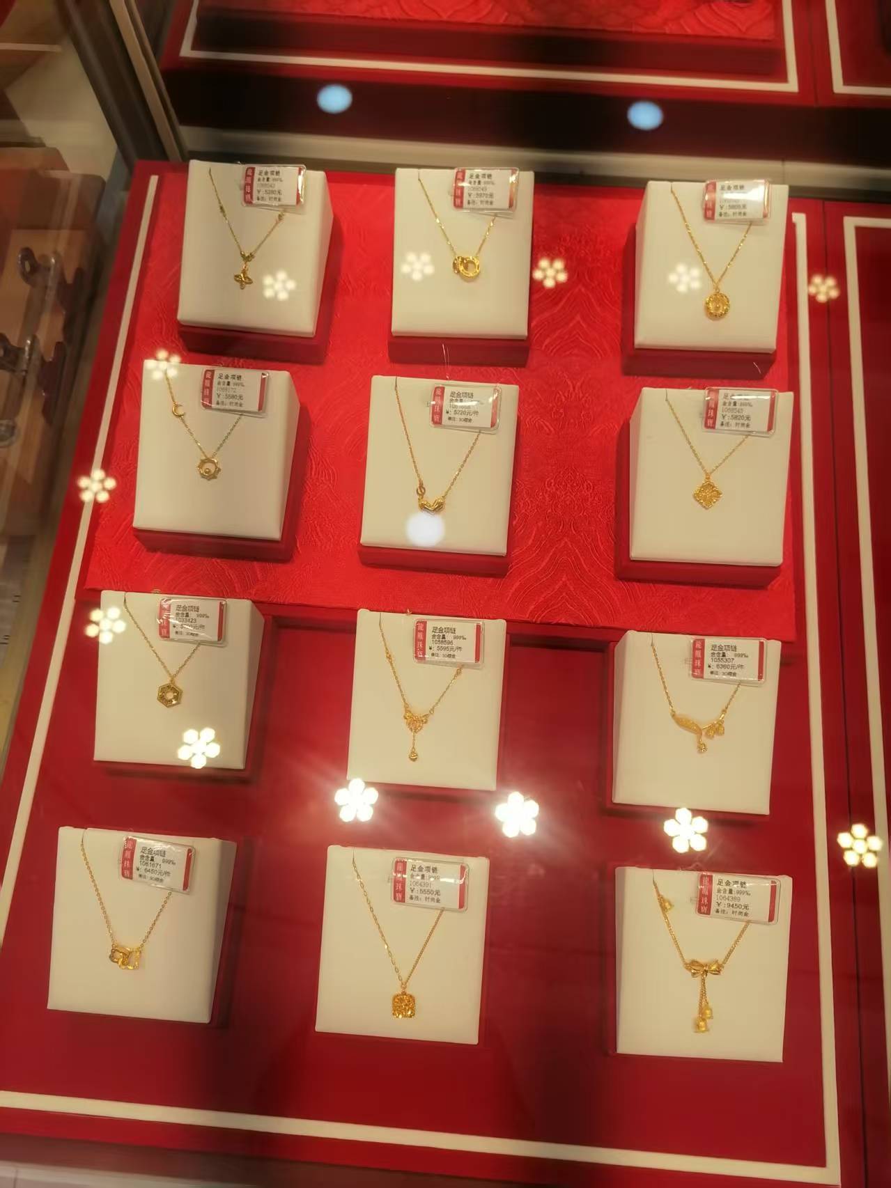 多家主流珠宝品牌“一口价”黄金饰品将启动涨价,周大福店员:十一之后,涨幅在20%-30%