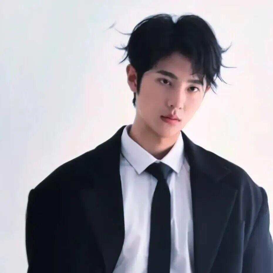 19岁演员被曝抛下剧组前往异地哄女友,致剧组全面停工,当事人致歉:情绪管理失当