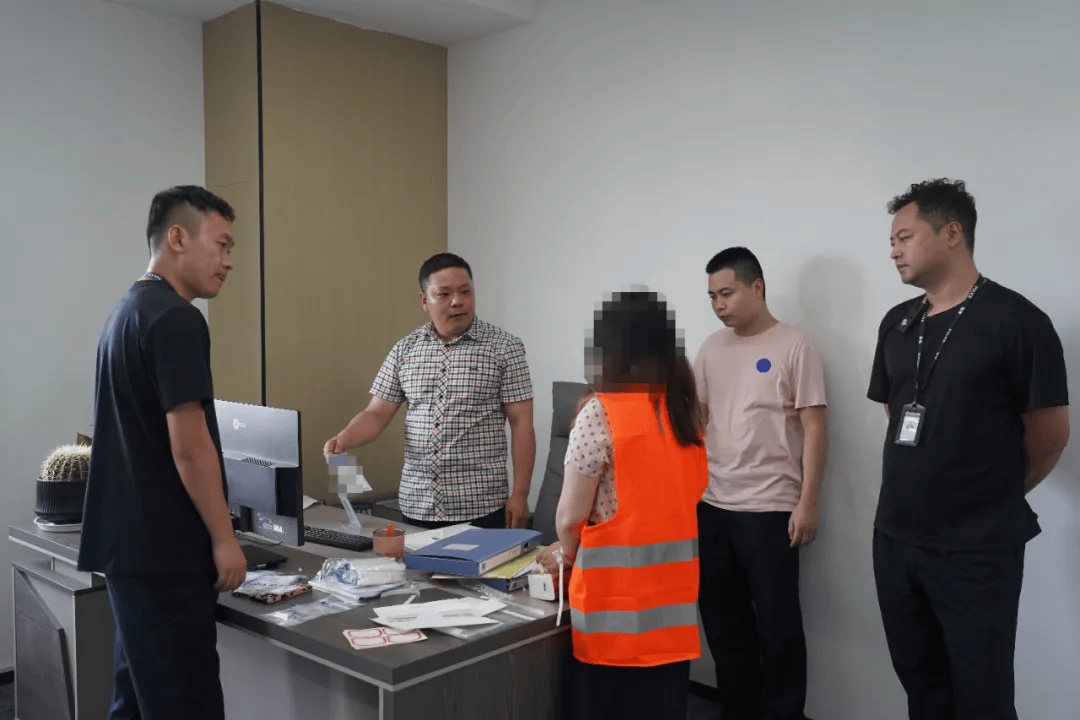 “大师”,你算到自己今天被抓了吗?