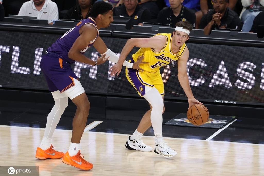 季前赛-布克24分里夫斯20分 詹东缺阵湖人81-103负太阳