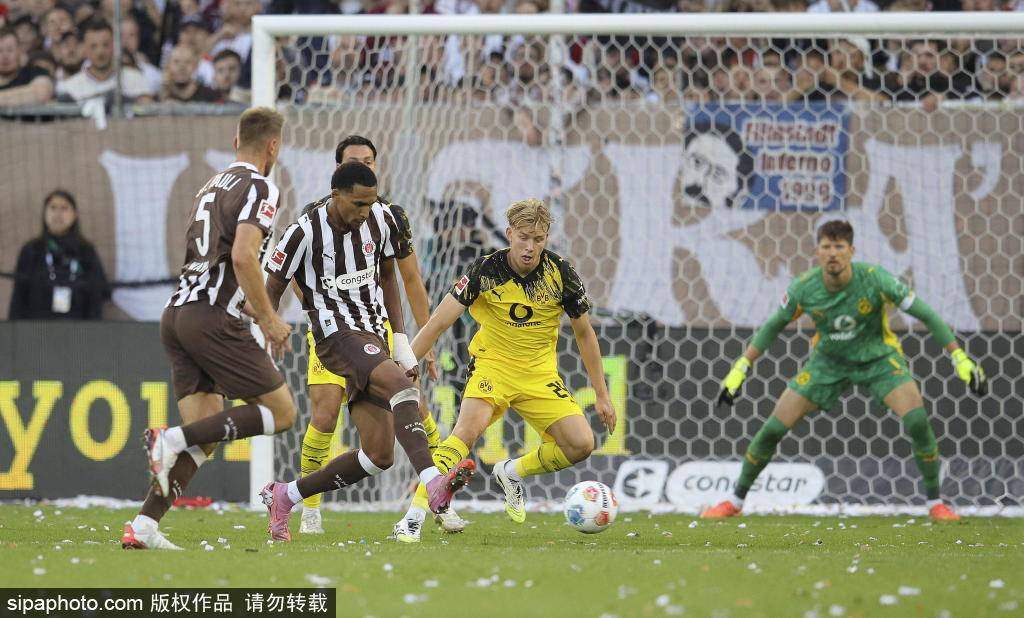 米兰错失点球痛失榜首,尤文全力死守赢得喘息机会