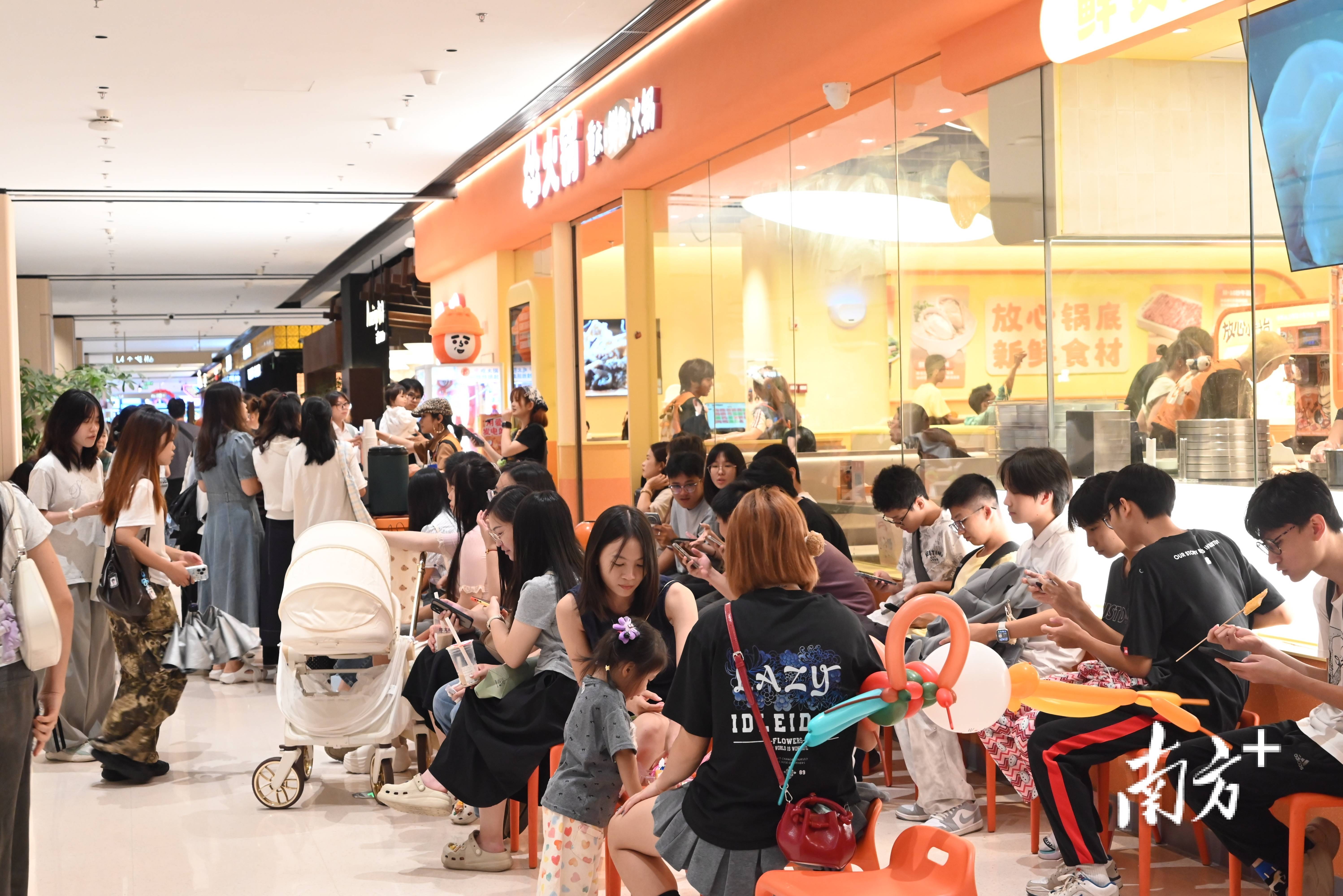 多图|双节消费旺,江门市区商圈人气爆棚