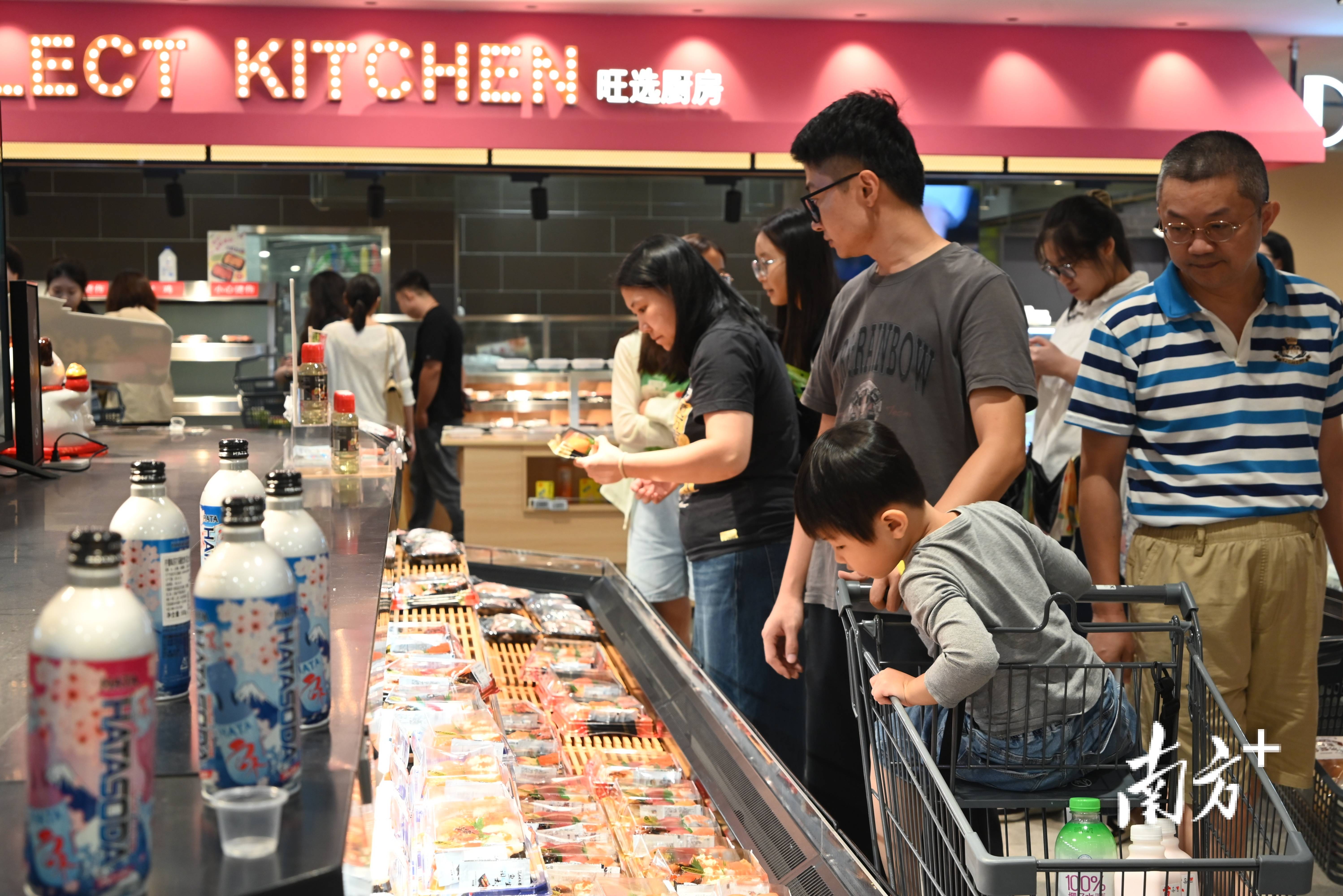 多图|双节消费旺,江门市区商圈人气爆棚