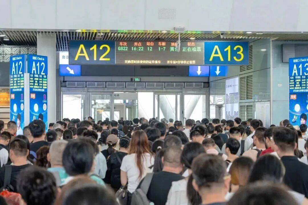 深圳北站凌晨返深被刷爆！附近叫车超200人？别慌！公交地铁加班护送