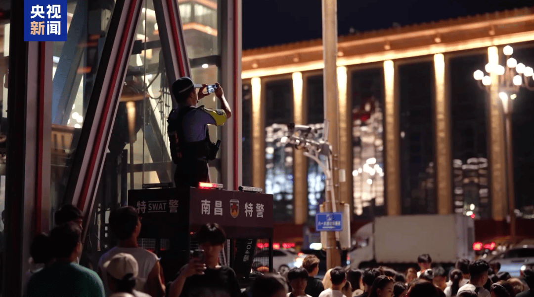 “拍完你的,拍你的,拍完你的,拍你的~”