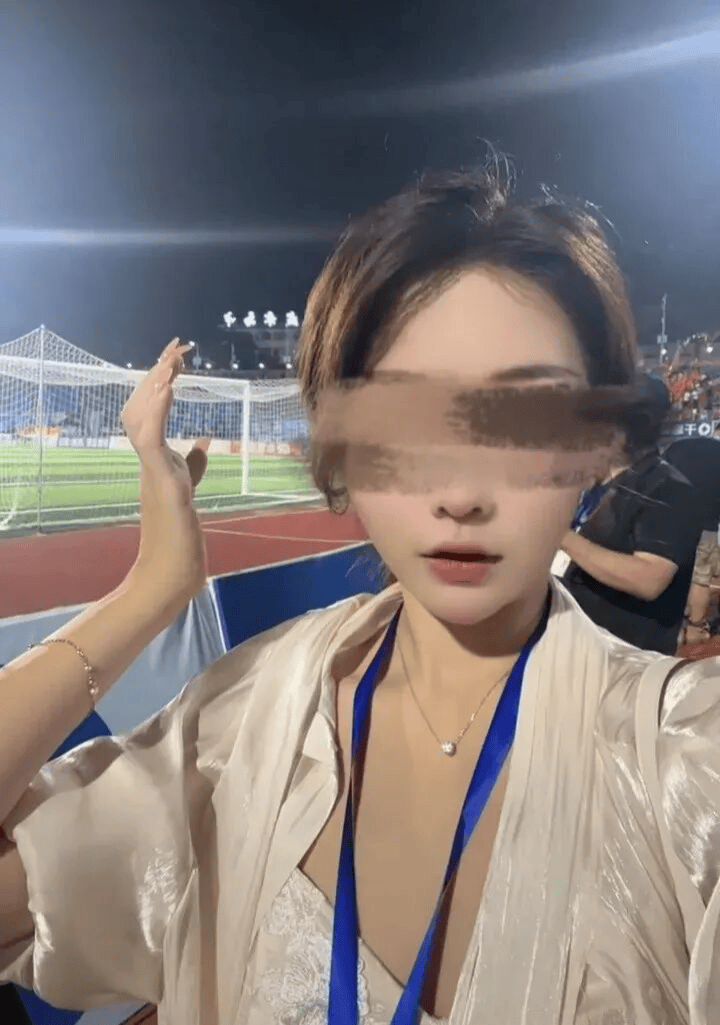 女主播被不明包裹炸伤毁容,警方通报