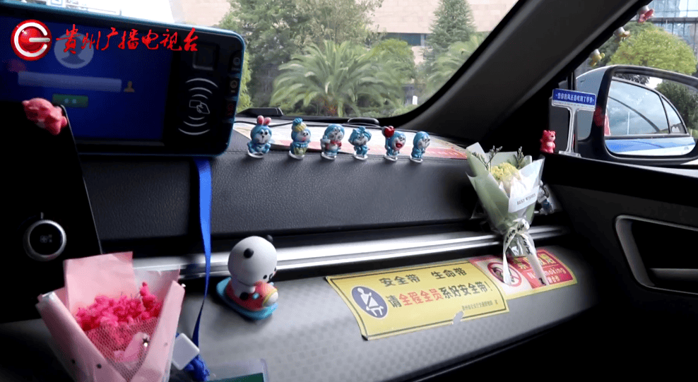 宛如“童话世界”般的出租车,你坐过吗?快来看“00”后小伙儿,打造的“浪漫满屋”