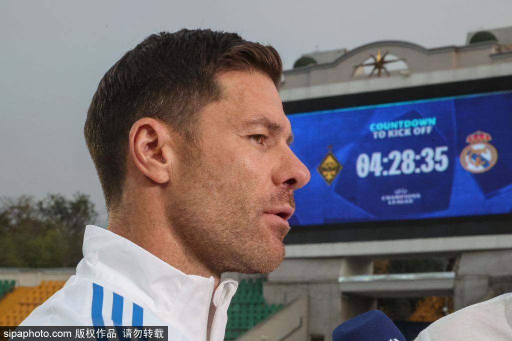 德容谈冲突:卡瓦哈尔可以私下和亚马尔谈,而不是在场上做手势