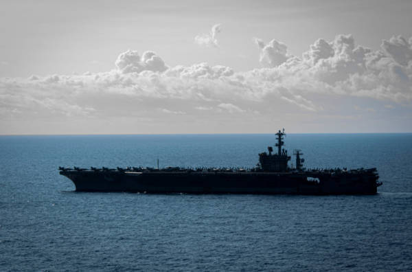 2架美军机在南海相继坠毁